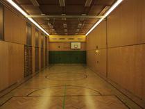 Wien Spengergasse Kleinhalle: Sportbodensanierung (© Swietelsky)